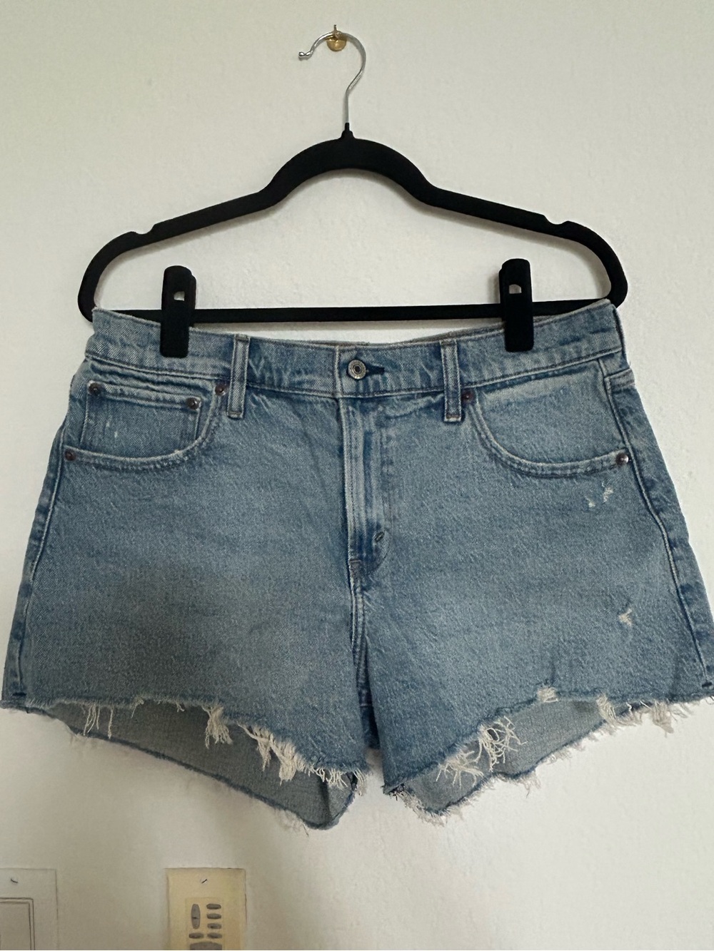 Abercrombie & Fitch Mid Rise A-Line Short in Medium Destroy Wash Size 30